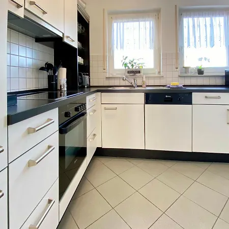 Appartamento 3 In S-bahn Naehe, 76 Qm, Max 5 Pers, 30qm Dachterasse, Garage, Internet 1000 Mbit *