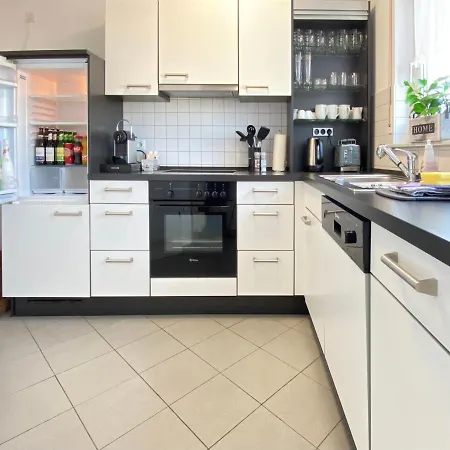 3 In S-bahn Naehe, 76 Qm, Max 5 Pers, 30qm Dachterasse, Garage, Internet 1000 Mbit Apartmán