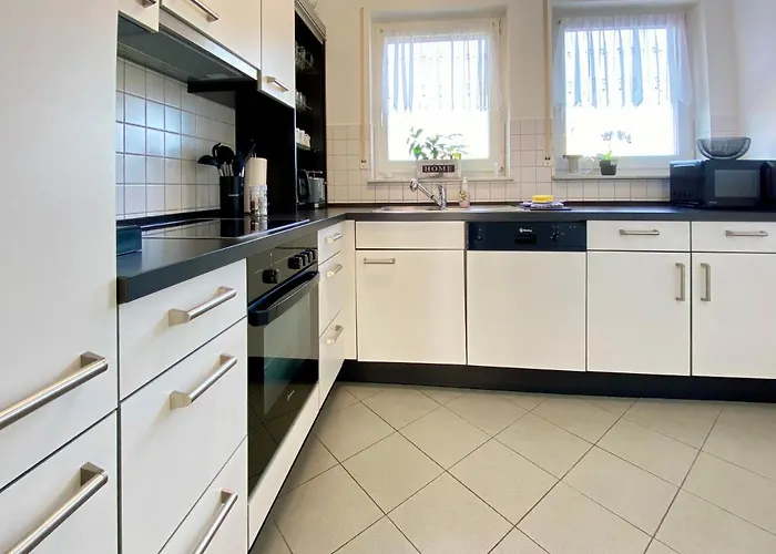 شقة 3 In S-bahn Naehe, 76 Qm, Max 5 Pers, 30qm Dachterasse, Garage, Internet 1000 Mbit *